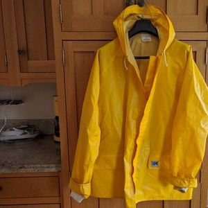 YELLOW HELLY HANSEN RAIN JACKET MENS SIZE LARGE